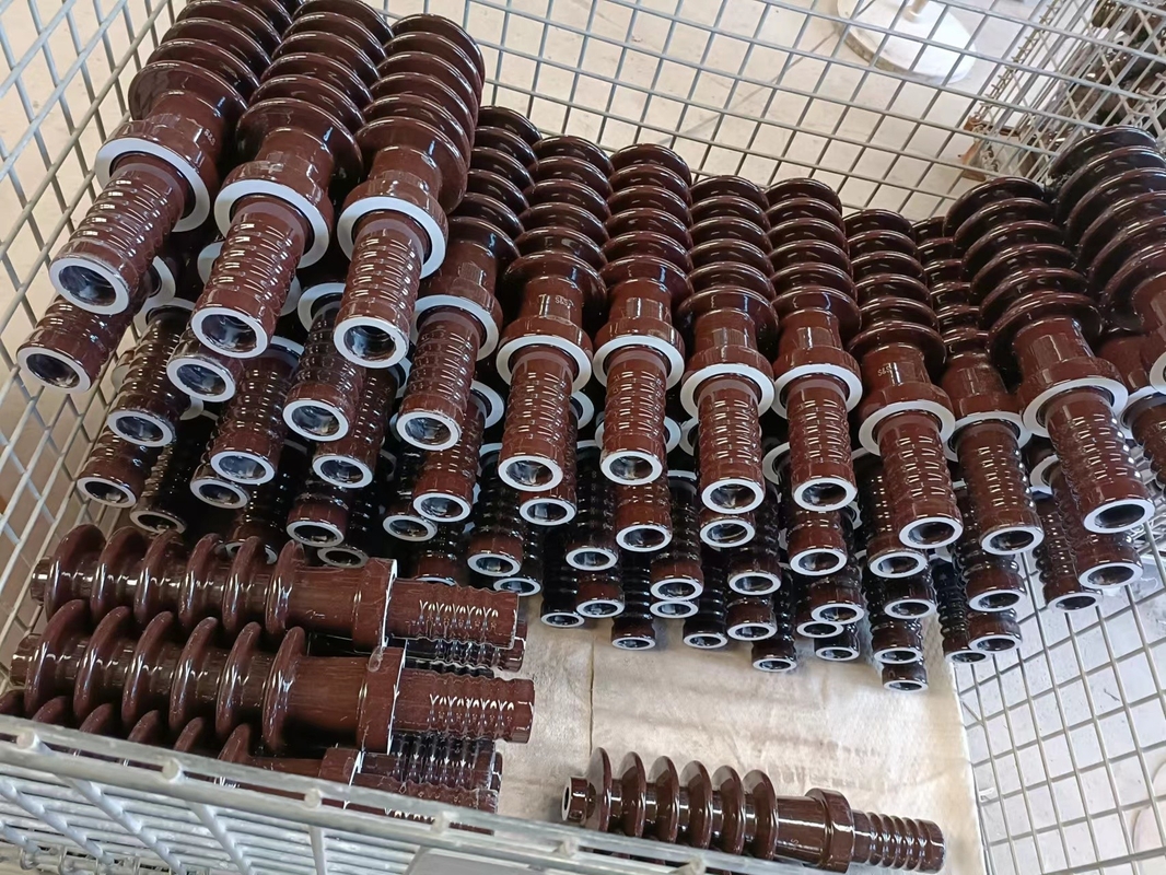 Kahverengi Sırlı Yağ ASS Yüksek Gerilim Porselen Burç OEM Mevcut 25.8kV