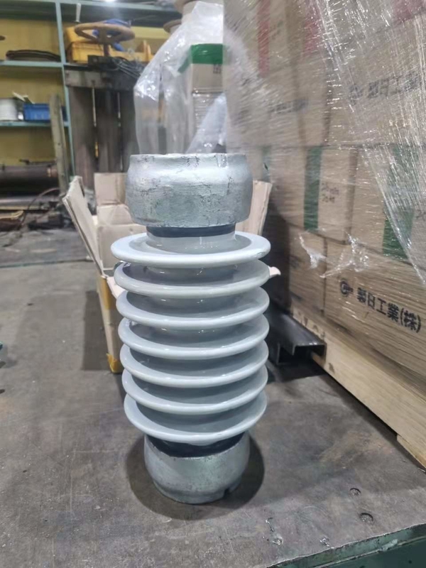 Gri Camlı İstasyon Direk Elektrik Porselen İzolatör 8.9kN ANSI TR-208 OEM